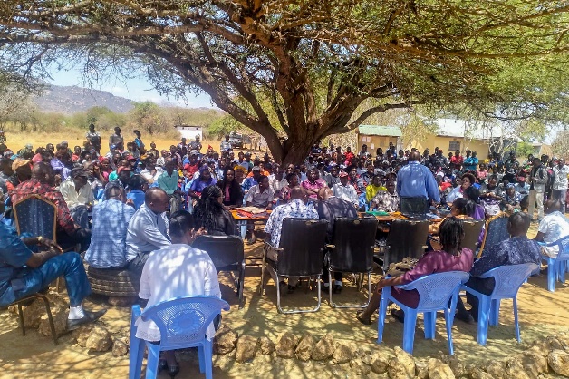Large outdoor baraza for CFSP participation